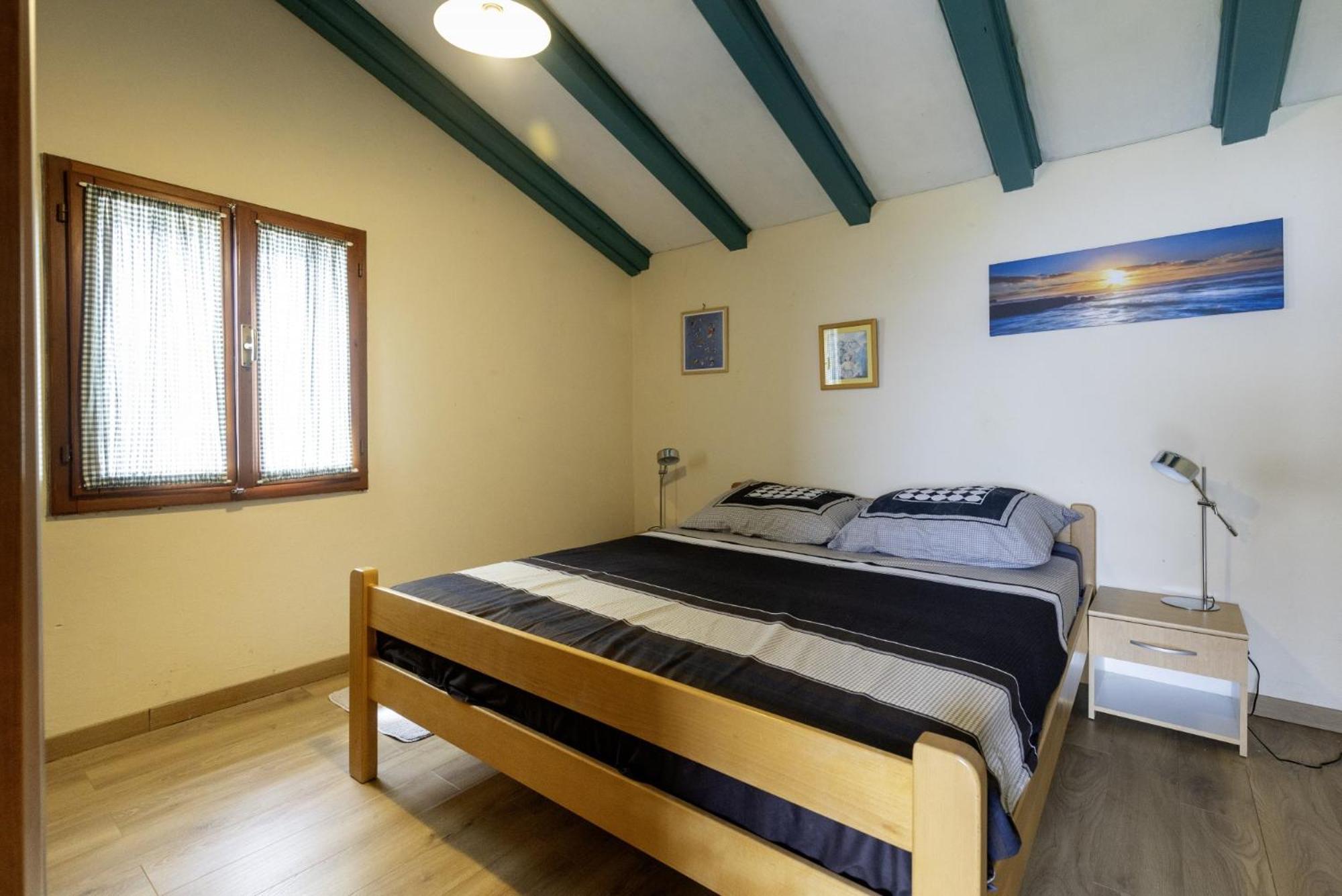 Вилла Crni In Crni - Haus Fuer 6 Personen Лабин Экстерьер фото